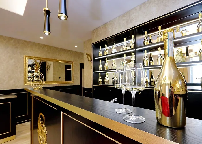 Πανσιόν Spanish Diamond Luxury & Jacuzzi 4*