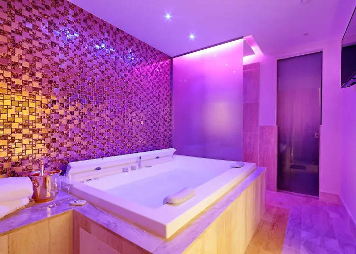 Maison d'hôtes Spanish Diamond Luxury & Jacuzzi 4*