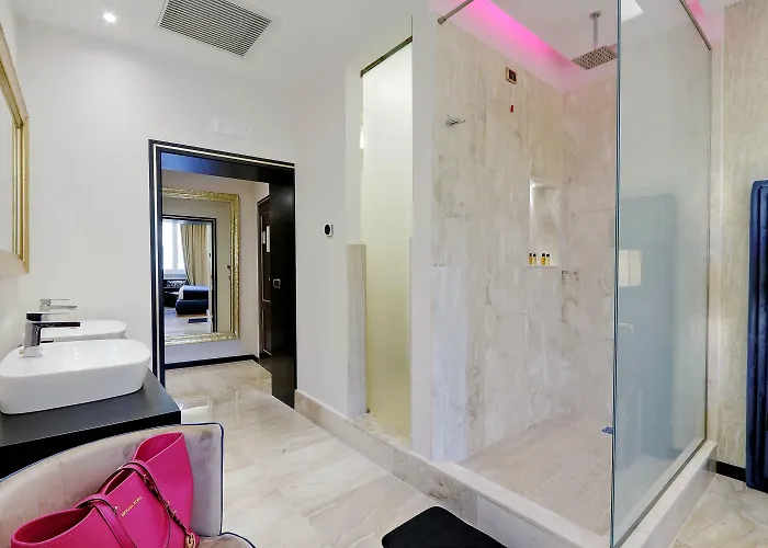 Πανσιόν Spanish Diamond Luxury & Jacuzzi 4*